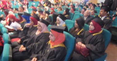 جامعة حلوان تختفل بتخريج دفعة جديدة من كلية التربية وتكرم الأوائل