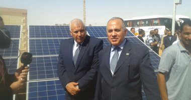وزيرا الزراعة والرى يتفقدان مشروع تشغيل الآبار بالطاقة الشمسية فى الداخلة
