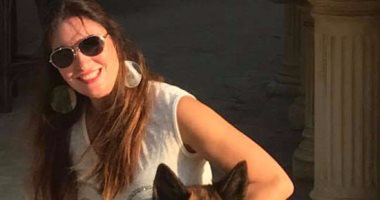 شاهد.. نرمين الفقى تنشر صورة مع كلبها على "فيس بوك"