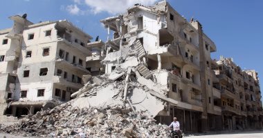 بالصور.. مقتل 21 شخصا فى غارة جوية على بلدة أرمناز بريف إدلب