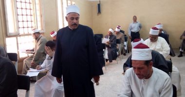 أوقاف سوهاج : 74 إمام يؤدون الاختبارات التحريرية لمسابقة الإمام الجامع