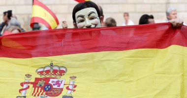 بالصور.. تظاهر مواطنين إسبان رفضا لاستفتاء إقليم كتالونيا