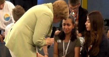 منح الإقامة الدائمة فى ألمانيا لفتاة فلسطينية أبكتها ميركل