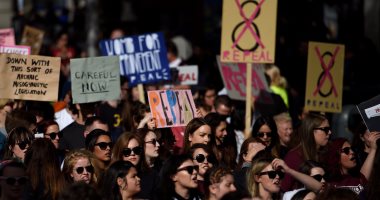 بالصور.. تظاهر عشرات الآلاف فى أيرلندا للمطالبة بتخفيف القيود على الإجهاض