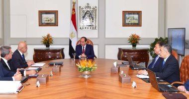 السيسي يناقش منظومة التأمين الصحى مع رئيس الوزراء ووزيرى الصحة والمالية