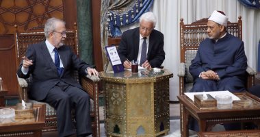 الإمام الأكبر لـ سفير إسبانيا بالقاهرة: الأزهر حريص على توصيل رسالة السلام