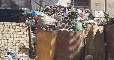 كارثة بيئية بمدينة السادات.. تجار فرز القمامة يتوسعون فى أعمالهم بالمنطقة