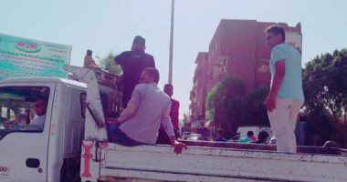 بالصور.. طلاب جامعة أسوان الجديدة يطالبون بشبكة مواصلات :"بنركب عربيات نقل"