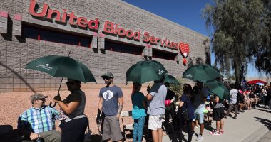 بالصور.. مئات الأمريكيين يصطفون للتبرع بالدم لمصابى حادث لاس فيجاس