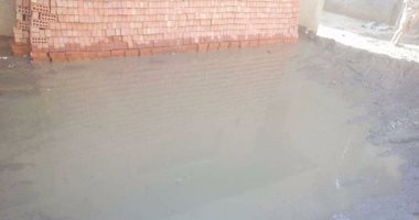 بالصور.. غرق شوارع شنشور فى المنوفية بمياه الصرف الصحى