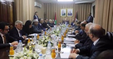 وزراء حكومة الوفاق الفلسطينية يتسلمون وزراتهم فى قطاع غزة 