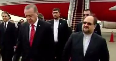 بالفيديو.. روحانى يتجاهل استقبال أردوغان فى مطار مهر أباد 
