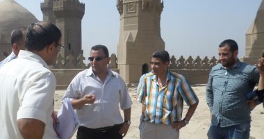 مساعد وزير الآثار يتفقد أعمال ترميم المواقع الإسلامية والقبطية