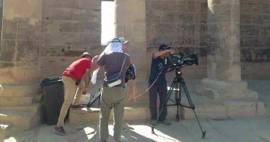 وفد تلفزيونى يابانى يصور برنامجاً وثائقياً عن الحضارة المصرية بأسوان
