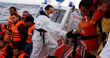 بالصور.. خفر السواحل الإيطالى ينقذ عشرات المهاجرين قبالة سواحل ليبيا