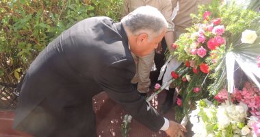 مدير أمن قنا يضع إكليل زهور على قبر الجندى المجهول فى ذكرى أكتوبر