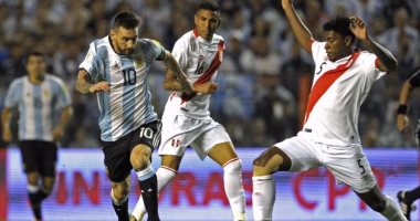الأرجنتين تأزم موقفها في تصفيات المونديال بتعادل مخيب مع بيرو