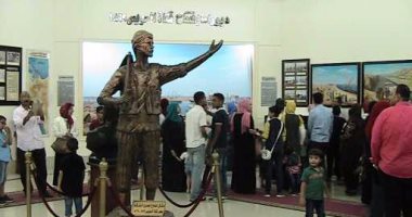 بالصور.. المئات يزورون المتحف الحربى ببورسعيد احتفالا بذكرى نصر أكتوبر