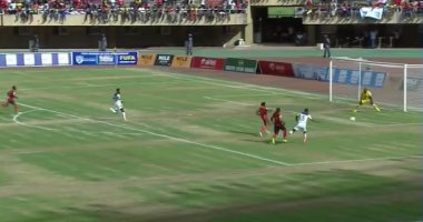 شاهد فرصة هدفين فى دقيقة.. هجوم اوغندا يهدر وحارس غانا يتألق