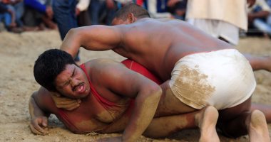 انطلاق مهرجان مصارعة الطين فى الهند