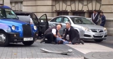 بالصور.. الشرطة البريطانية تحتجز رجلا بعد إصابة 11 شخصا بحادث سيارة