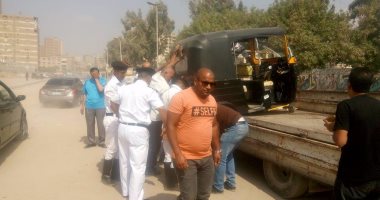 حملات لمصادرة التكاتك ورفع الإشغالات بحى السلام أول فى القاهرة