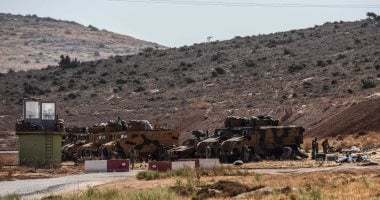 الجيش التركى ينتشر على الحدود مع إدلب السورية