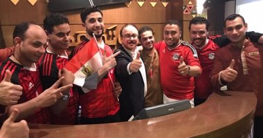 وزير الاتصالات يحتفل من الإمارات بتأهل مصر لكأس العالم