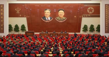 بالصور.. اجتماع زعيم كوريا الشمالية بقادة حزب العمال الكورى فى كومسوسان