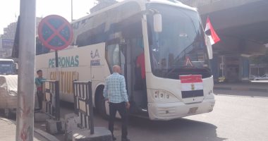 الجماهير تستعد للانطلاق إلى برج العرب بأعلام مصر من ميدان لبنان