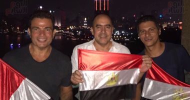صورة خاصة.. عمرو دياب يحتفل بتأهل المنتخب للمونديال بعلم مصر