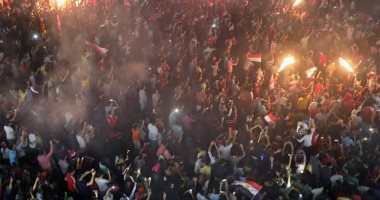بالفيديو.. بالرقص والشماريخ.. المصريون يحتفلون بتأهل مصر فى «جامعة الدول»