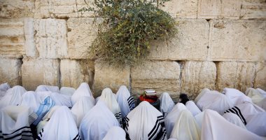 بالصور.. يهود يؤدون الصلاة بالبلدة القديمة بالقدس بعد اقتحامه اليوم