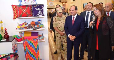 الرئيس السيسي يتفقد معرض منتجات أسر الشهداء بمركز المؤتمرات الجديد