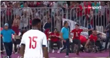 تداول فيديو لمشجع بقدم واحدة يرقص احتفالا بتأهل المنتخب المصرى لكأس العالم
