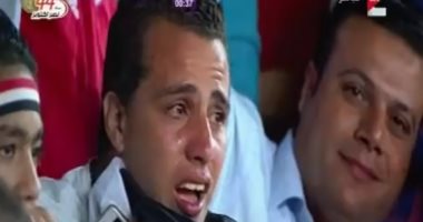 الشاب الباكى فى مباراة مصر والكونغو: شعرت بصدمة بعد هدف التعادل
