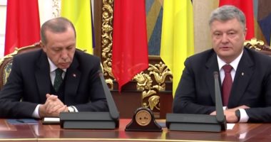 بالفيديو.. أردوغان "ينام" أثناء مؤتمر مشترك مع الرئيس الأوكرانى
