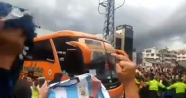 بالفيديو.. استقبال حافل لـ"أوتوبيس" الأرجنتين قبل مواجهة الإكوادور
