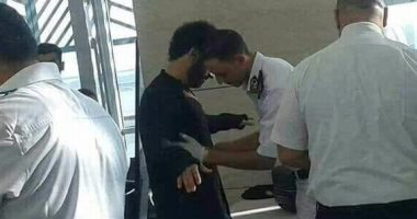 صورة خضوع محمد صلاح للتفتيش بالمطار تزلزل "فيس بوك": قدوة