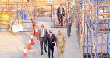 بالصور.. السيسى يتفقد أعمال البناء بالحى الحكومى فى العاصمة الإدارية الجديدة