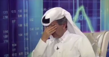 بالفيديو.. رجل أعمال قطرى يبكى لانهيار اقتصاد الدوحة.. وعمر أديب: "اخشن كدا"