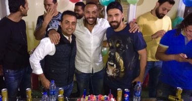 بالصور.. السعيد وزيدان يحتفلان بالتأهل للمونديال فى عيد ميلاد أحد الأصدقاء