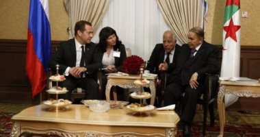 بالصور.. الرئيس الجزائرى يستقبل رئيس وزراء روسيا فى القصر الرئاسى