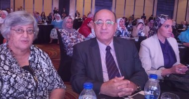 أستاذ طب أطفال يوضح مخاطر الأوضاع الخاطئة للرضاعة