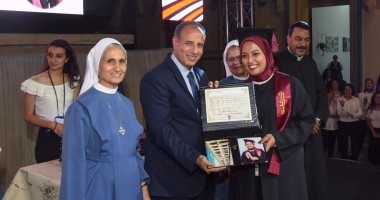 محافظ الإسكندرية يشهد حفل تخريج الدفعة ١٢٣ لطالبات مدرسة نوتردام دي سيون