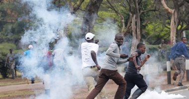 الشرطة الكينية تستخدم الغاز المسيل للدموع لتفريق متظاهرين فى 3 مدن