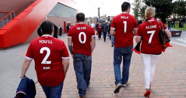 بالصور.. جماهير ليفربول توجه رسالة دعم للاعبين بطريقة مبتكرة