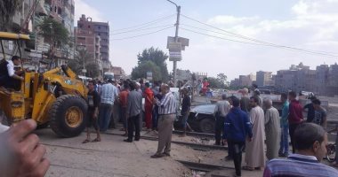  حادث تصادم بين قطار وسيارة ربع نقل على مزلقان بمدينة شربين