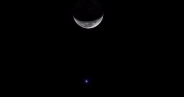 القمر يقترن بالمشترى الليلة بسماء الوطن العربى فى ظاهرة مشاهدة بالعين المجردة
