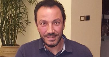 طارق لطفى يوقع استمارة "علشان تبنيها" لدعم ترشح الرئيس السيسى لفترة ثانية